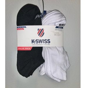 BLACK/WHITE SOCKS